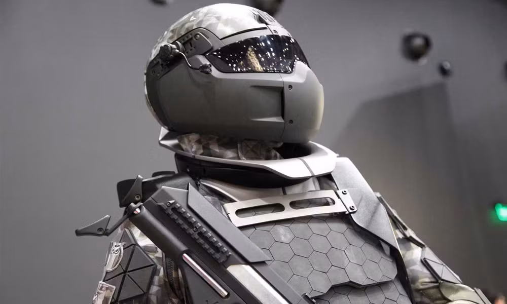 Titan là loại vật liệu chính được sử dụng trong quá trình phát triển bộ đồ Ratnik-3 này. Các đặc tính của kim loại hiếm có này rất phù hợp để sản xuất giáp: trọng lượng nhẹ, độ cứng chắc cao và bền bỉ, khó bị ăn mòn. Ảnh: Rock-cafe.info.