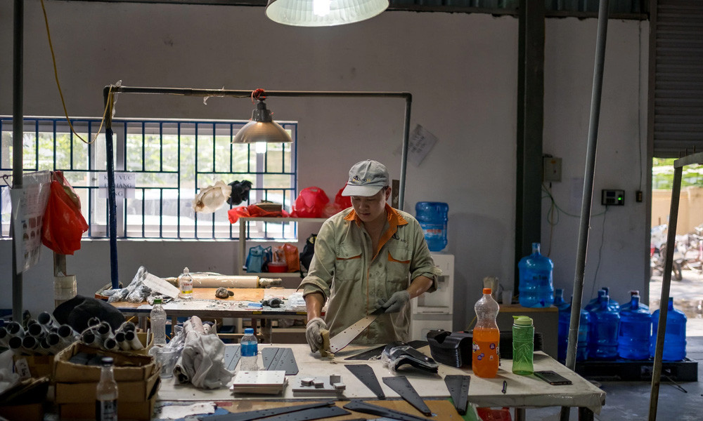 Bên cạnh đó, Trung Quốc và Mỹ đang nỗ lực giảm nhiệt cuộc chiến thương mại, ngồi vào bàn đàm phán để tháo gỡ những rào cản thuế khó khăn. Sự bất ổn của cuộc chiến thương mại này đồng nghĩa với việc cơ hội cho Việt Nam có thể ít đi. Người Việt khi đó chắc chắn phải biết nắm bắt, chắt chiu cơ hội vì có thể nó chỉ thoáng qua trong một khoảnh khắc rất ngắn.