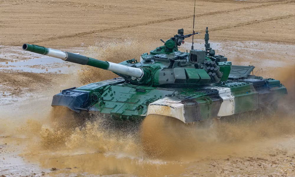 Các xưởng cơ khí quân sự có thể dễ dàng "độ" chiếc T-72B lên phiên bản T-72B3 hiện đại hóa, với các thông số kỹ thuật gần như tương đương sánh ngang mẫu tăng T-90A, với chi phí tối giản và thời gian ngắn nhất. Ảnh: Bộ Quốc phòng Nga.