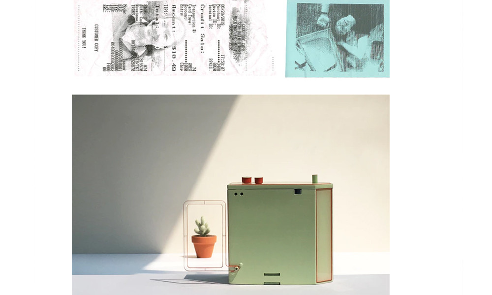 Chiếc máy nhỏ gọn có thể dễ dàng cầm bằng một tay và bỏ vừa vào mọi loại túi, balo… nên rất dễ mang đi theo người. Hơn nữa nó lại chẳng cần thêm gì (pin, thẻ, phim…) nên sẽ khai phá một kiểu chụp ảnh mới, tiện lợi hơn, đơn giản hơn, sáng tạo hơn.