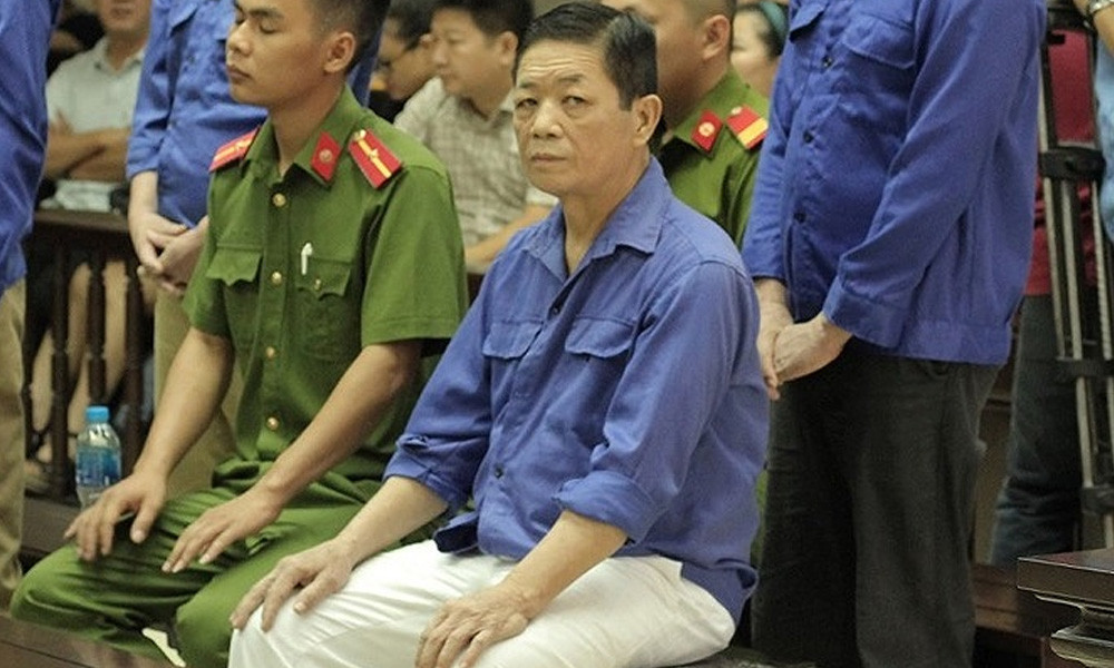 Ong trum Hung kinh rut don khang cao truoc khi tu vong do xo gan