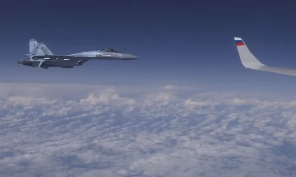 Theo các thông tin phía Nga đưa ra, thời điểm xảy ra vụ việc này, chiếc chuyên cơ đang bay trên không phận Quốc tế, thuộc lãnh hải biển Baltic. Bộ trưởng Quốc phòng Sergei Shoigu đang trên đường bay về Thủ đô Mátxcơva từ địa điểm tham dự lễ khởi công xây dựng Học viện Hải quân Nakhimov ở thành phố Kaliningrad. Ảnh: RT.