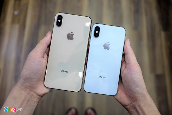 iPhone X chính hãng đang được bán tại một số hệ thống nhỏ lẻ với giá 21,2 triệu đồng cho bản 64 GB, giảm 5,9 triệu đồng. iPhone X sở hữu chip Apple A11 Bionic, FaceID, camera kép. Ngoài iPhone X, mẫu iPhone XS cũng được giảm 5 triệu đồng cho bản 64 GB, còn 27 triệu đồng. Đây là hai chiếc iPhone phù hợp nhất để mua lúc này vì có mức giá tốt, đặc biệt là iPhone X.