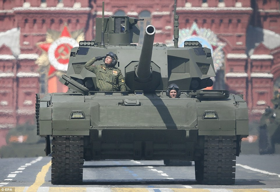 Vỏ giáp T-14 Armata có cấu tạo đặc biệt với độ dày tương đương 900 mm thép đồng nhất (RHA). Phủ ngoài giáp chính giáp phản ứng nổ thế hệ 4, cho khả năng chống lại đạn xuyên lõm (HEAT) và đạn xuyên động năng (KE) tương đương khoảng 600 - 650 mm RHA nữa.