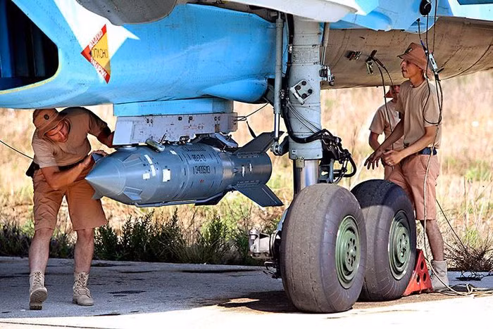 Một lần nữa Nga lại cho thấy sự mạnh tay của mình trong việc trợ giúp đồng minh Syria. Mới đây trong cuộc không kích, phi đội tiêm kích Su-30M tập trung tấn công vào các mục tiêu trọng điểm của phiến quân ở khu vực rừng núi tại Idlib.