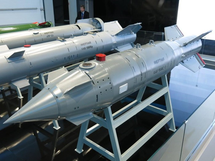 Ngòi nổ của bom KAB-500S-E được cấu tạo đặc biệt giúp cho bom nổ vào thời khắc chính xác để tiêu diệt mục tiêu.