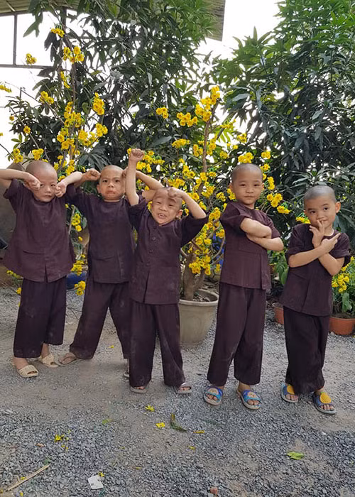 Ngoài đời, các chú tiểu vẫn giữ được vẻ lém lỉnh, ngây thơ khiến khán giả yêu mến.