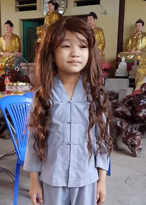 Bé Nghi Tâm cũng đáng yêu không kém bé Pháp Tâm.