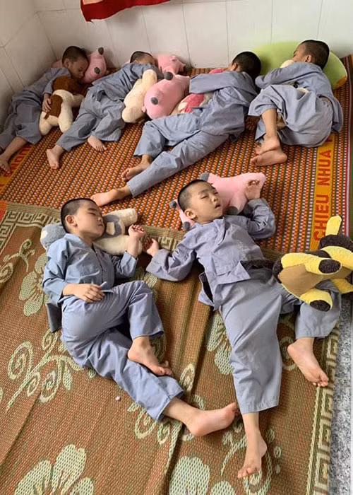 Khán giả chờ đợi sự xuất hiện của nhóm Bồng Lai trong Thách thức danh hài mùa 6. Mời quý độc giả xem video "Trấn Thành là nạn nhân của gameshow?". Nguồn VTC