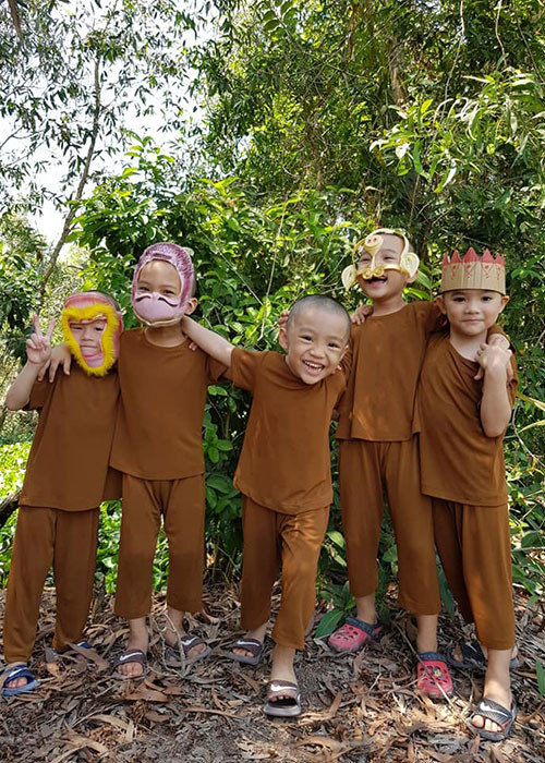 Nhóm Bồng Lai từng tham gia Thách thức danh hài mùa 5. Ở mùa giải này, 5 chú tiểu thi Thách thức danh hài gây sốt vì vẻ ngoài đáng yêu cùng nét diễn ngây thơ, trong sáng.