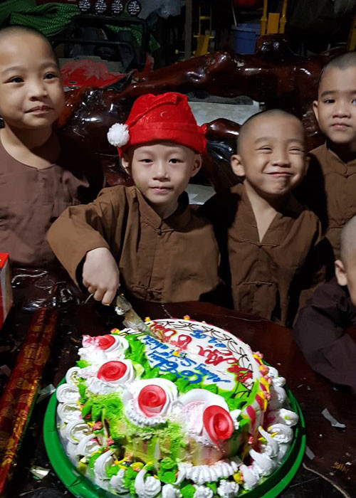 Dù còn nhỏ nhưng các chú tiểu nhóm Bồng Lai đã có quan niệm sống đầy tích cực là sống phải có ích cho xã hội.