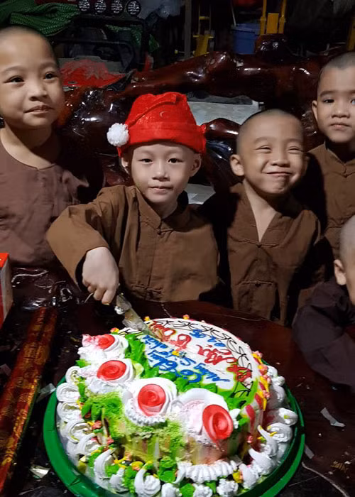 Dù còn nhỏ nhưng các chú tiểu nhóm Bồng Lai đã có quan niệm sống đầy tích cực là sống phải có ích cho xã hội.