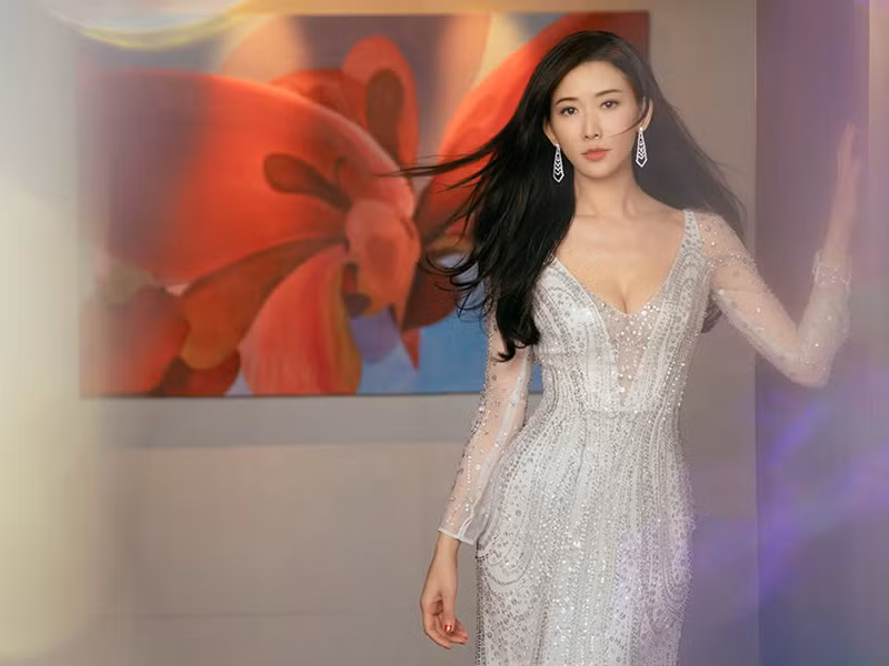 Đới Quân Nghi - má mì đường dây tiết lộ Lâm Chí Linh khi mới vào showbiz từng nhờ bà thu xếp những buổi tiệc riêng với đại gia.