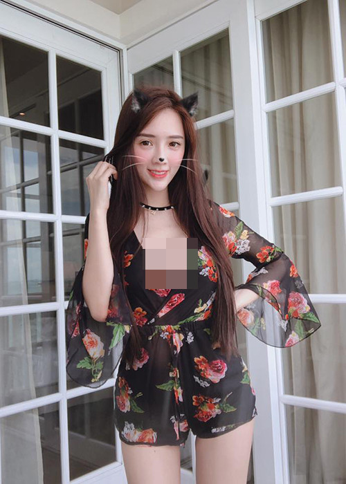 Siêu mẫu Đài Loan ăn mặc gợi cảm khi dự sự kiện lẫn đời thường.