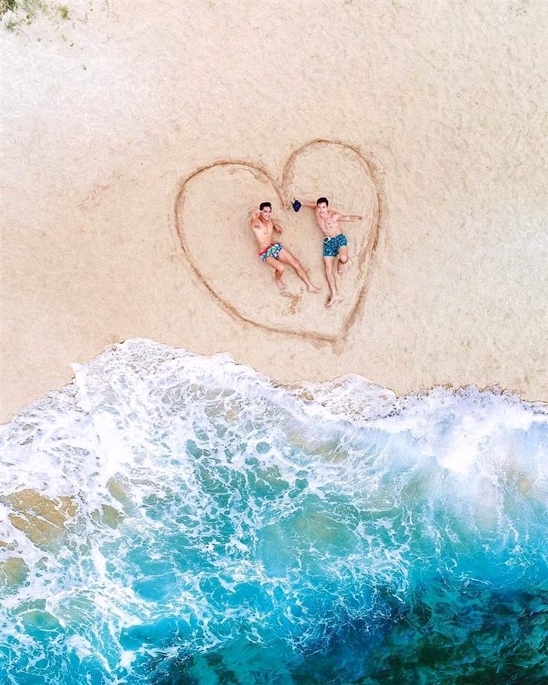 Hình ảnh ngập tràn hạnh phúc của cặp đôi đam mỹ.