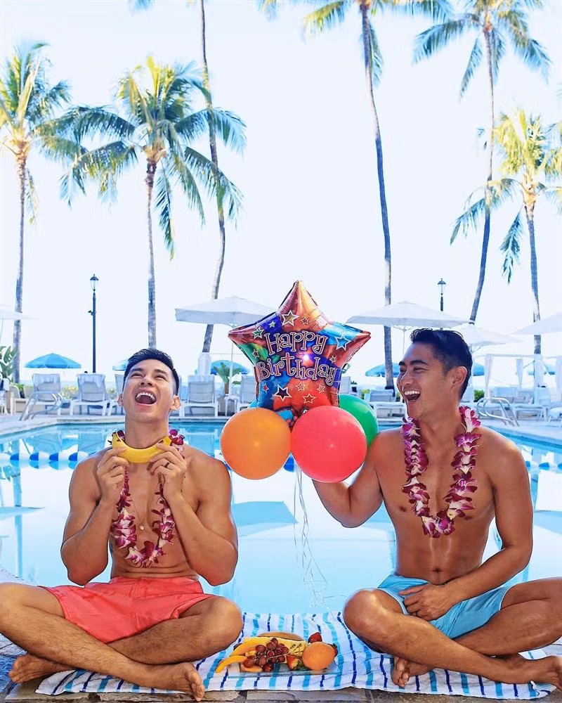 Trong suốt 2 năm qua, Hồ Vĩnh Khoa và Rhonee Rojas có một cuộc hôn nhân màu hồng đúng nghĩa. Họ tận hưởng hạnh phúc mỗi ngày, những bức ảnh sánh đôi tình tứ trên mạng xã hội cũng đủ để cho thấy điều ấy.