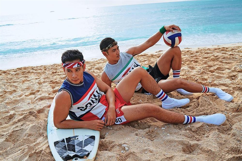 Với sự hòa hợp trong tính cách và quan điểm sống, họ luôn cảm thông và thấu hiểu lẫn nhau, dù đi đâu cũng không rời nửa bước.