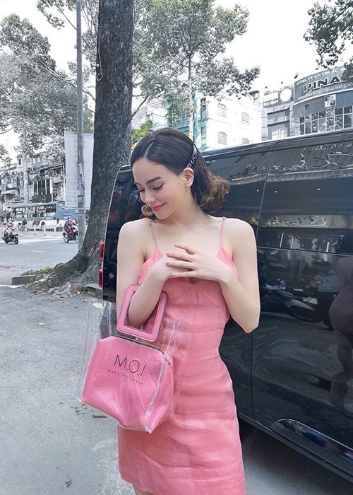 Về phía mình, Kim Lý đăng tải hình ảnh Hồ Ngọc Hà trên trang cá nhân, khéo léo phủ nhận tin đồn chia tay.