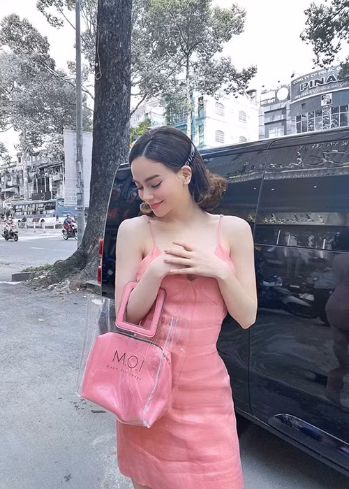 Về phía mình, Kim Lý đăng tải hình ảnh Hồ Ngọc Hà trên trang cá nhân, khéo léo phủ nhận tin đồn chia tay.