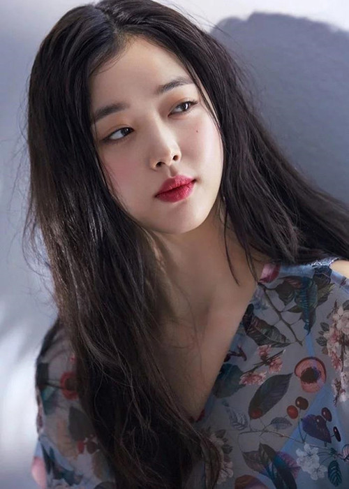 Sulli qua doi: Ha Ho thuong tiec cau nguyen, Thu Quynh tran troc