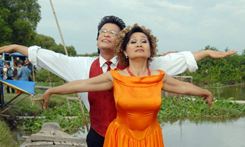 Thanh Bach - Xuan Huong phoi bay doi tu hau ly hon: Tro cuoi cho thien ha!-Hinh-2