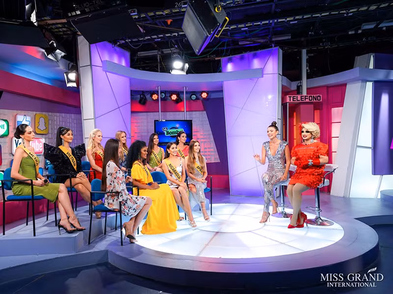 Kiều Loan hiện phát huy lợi thế tiếng Anh trên đấu trường nhan sắc quốc tế.