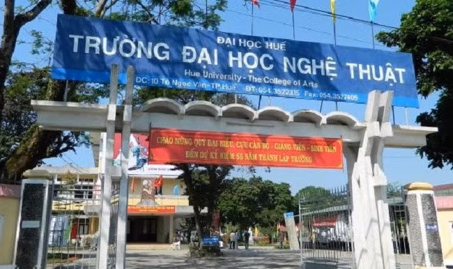 Không có tiền trả lương, ĐH Nghệ thuật Huế cắt hợp đồng hàng loạt giảng viên: 21 cán bộ, giảng viên của ĐH Nghệ thuật Huế (ĐH Huế) bị cắt hợp đồng vì trường không đủ tài chính chi trả lương. Nhiều năm gần đây, trường gặp khó khăn trong việc tuyển sinh. Trường thường xuyên nợ lương cán bộ, giảng viên hợp đồng. Ảnh: VTC News.
