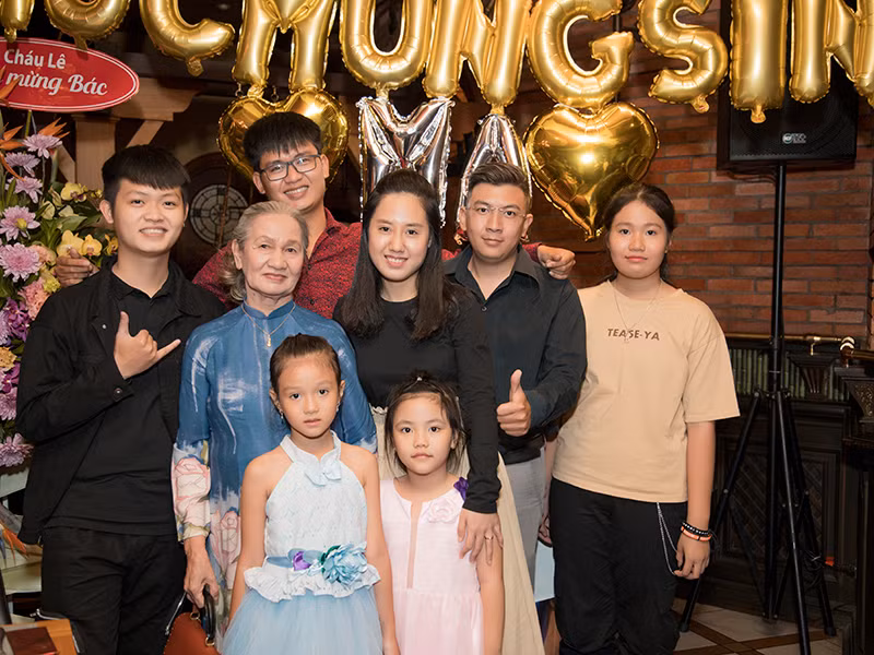 Quang Dũng tâm sự 80 tuổi mẹ của anh mới có sinh nhật lần đầu vì nỗi lo cơm áo, tảo tần với chợ búa, con cái.