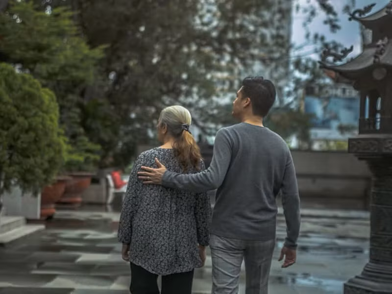 "Thi thoảng, bà cằn nhằn việc tôi về trễ, khiến lịch sinh hoạt của tôi có chút xáo trộn. Nhưng sống chung với mẹ khiến tôi vô cùng hạnh phúc", Quang Dũng chia sẻ.