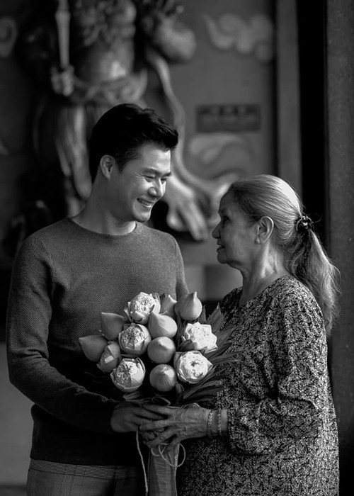 Tuy nhiên, sau khi đón mẹ về ở chung, cuộc sống của Quang Dũng có chút thay đổi.