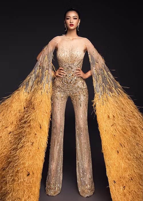 Kiều Loan được cho là mạo hiểm khi chọn trình diễn jumpsuit ở phần thi dạ hội.