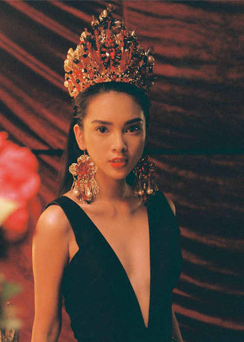 Hình ảnh bản sao của Tiểu Vy trong MV "Màu nước mắt".