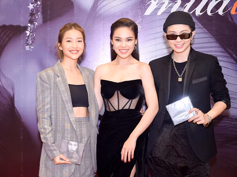 Khả Ngân có mối quan hệ rất thân thiết với Giang Hồng Ngọc. Ảnh: FBNV