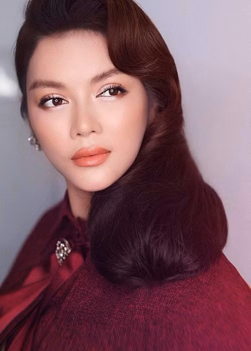 Lý Nhã Kỳ đã đợi bạn trai suốt 1 năm qua. Hiện tại, cô vẫn yêu bạn trai cũ nhiều như chính thanh xuân của mình.