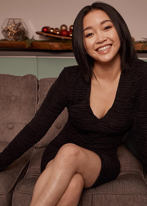 Nữ diễn viên sinh năm 1997 khoe vẻ quyến rũ.