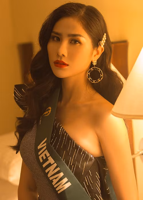 Hình ảnh Hoàng Hạnh lột xác sau khi bị chê nhạt nhòa.