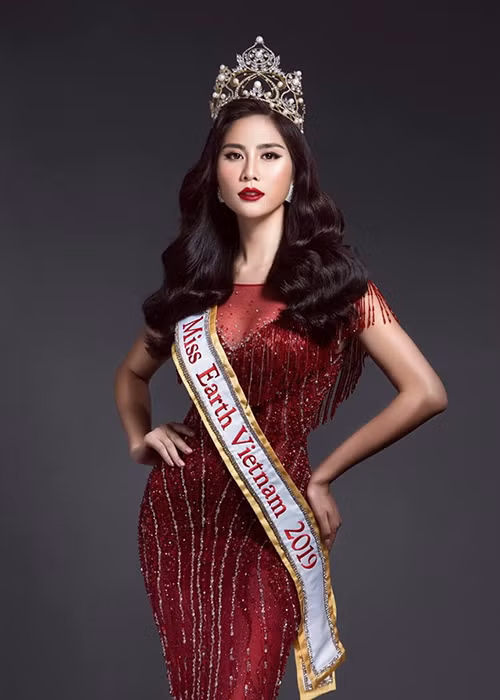 Bất chấp những tranh cãi, Hoàng Hạnh vẫn tự tin tham gia cuộc thi Hoa hậu Trái đất 2019.