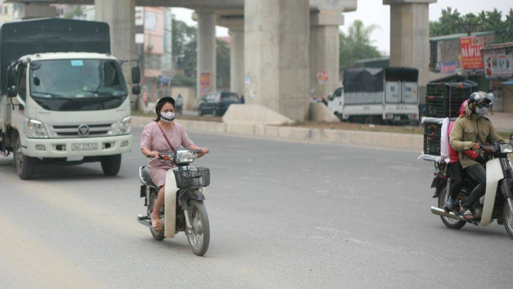 Khẩu trang, kính mắt là những vật dụng không thể thiếu.