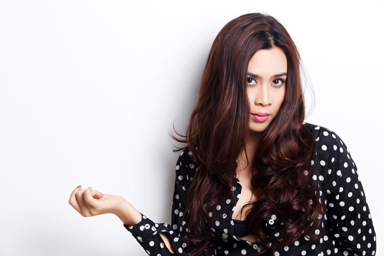 Sau khi sinh con, Lưu Hương Giang nhanh chóng lấy lại vóc dáng thon gọn.