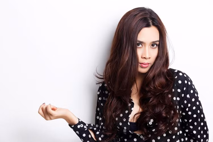 Sau khi sinh con, Lưu Hương Giang nhanh chóng lấy lại vóc dáng thon gọn.