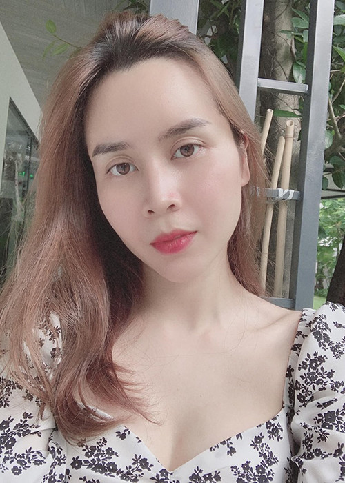 Tuy nhiên, một số cư dân mạng cho rằng ngoài mũi, nữ ca sĩ còn độn cằm.