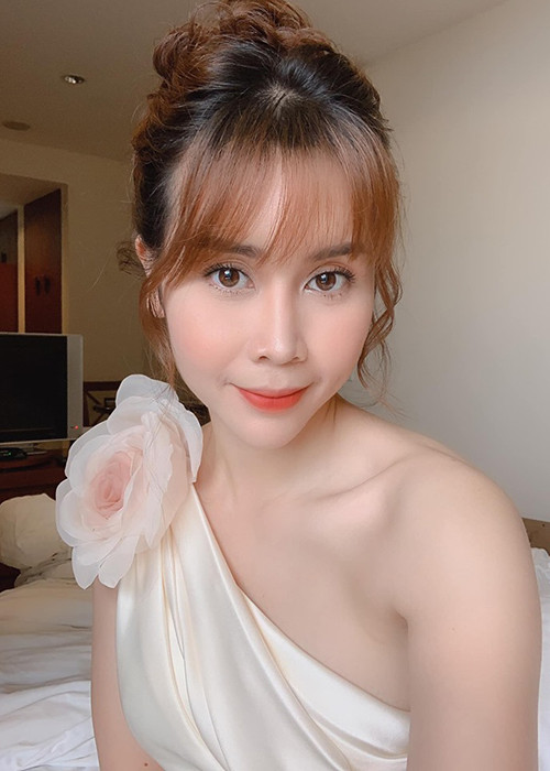 Lưu Hương Giang tiếp tục làm mũi. Ngoài ra, cô còn làm răng, tiêm mỡ tự thân vào mặt tại Hàn Quốc.