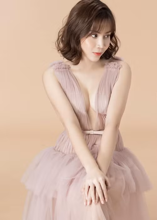 Hậu dao kéo, nhan sắc của Lưu Hương Giang thay đổi đến ngỡ ngàng.