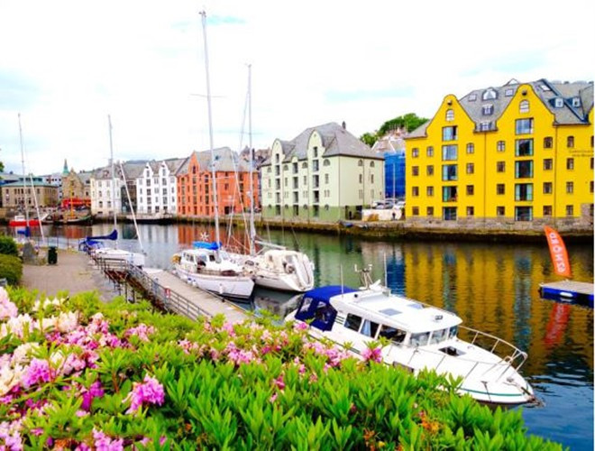 Nhắc đến những ngôi làng cổ đẹp nhất thế giới, người ta không thể không nhắc tới làng Alesund của Na Uy