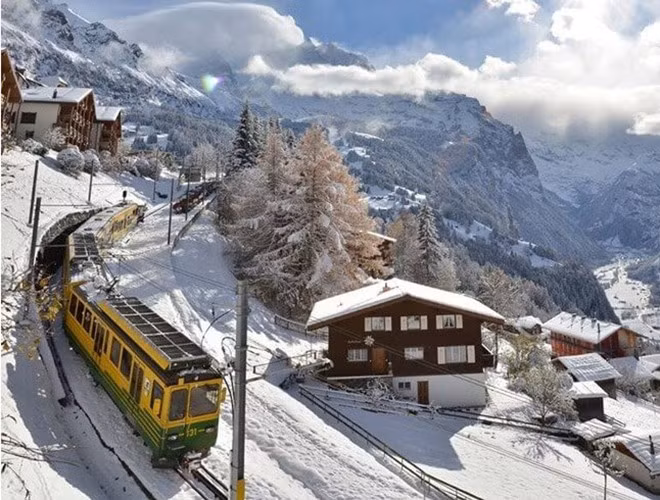 Wengen là sự lựa chọn tuyệt vời cho du khách vào bất cứ thời điểm nào trong năm. Thời tiết tươi đẹp, dãy núi đá thơ mộng, những ngôi nhà tuyết phủ cùng các món ăn nơi đây, đặc biệt là đồ hải sản, chắc chắn sẽ khiến cho những ai đặt chân đến đây đều không nỡ rời xa.