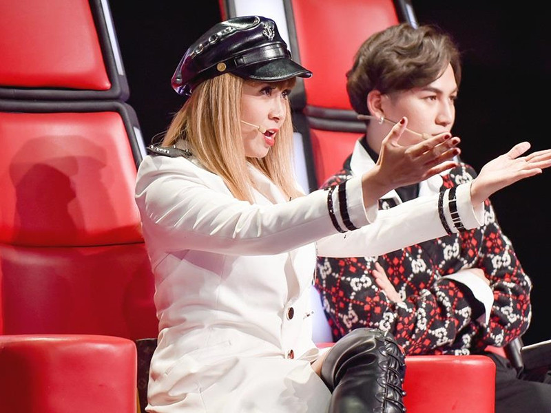 “Chấn Quốc trải qua chuyện này, tương lai bé sẽ có nhiều kinh nghiệm hơn để trở nên bản lĩnh. Khi gặp trường hợp đang từ trạng thái này chuyển sang trạng thái khác, các con có thể đứng vững trên đôi chân của mình. Tôi thấy không có gì quá nghiêm trọng”, cô chia sẻ trên Infonet. Ảnh: Zing