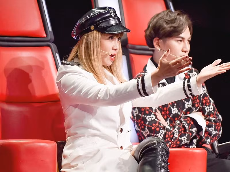 “Chấn Quốc trải qua chuyện này, tương lai bé sẽ có nhiều kinh nghiệm hơn để trở nên bản lĩnh. Khi gặp trường hợp đang từ trạng thái này chuyển sang trạng thái khác, các con có thể đứng vững trên đôi chân của mình. Tôi thấy không có gì quá nghiêm trọng”, cô chia sẻ trên Infonet. Ảnh: Zing