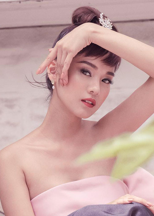 Nữ ca sĩ sinh năm 1995 lựa chọn mức độ gợi cảm phù hợp, chứ không mặc phản cảm để gây chú ý.