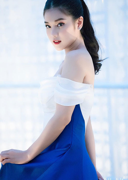 Hoàng Yến Chibi sinh năm 1995, xuất thân là hot girl Hà thành.