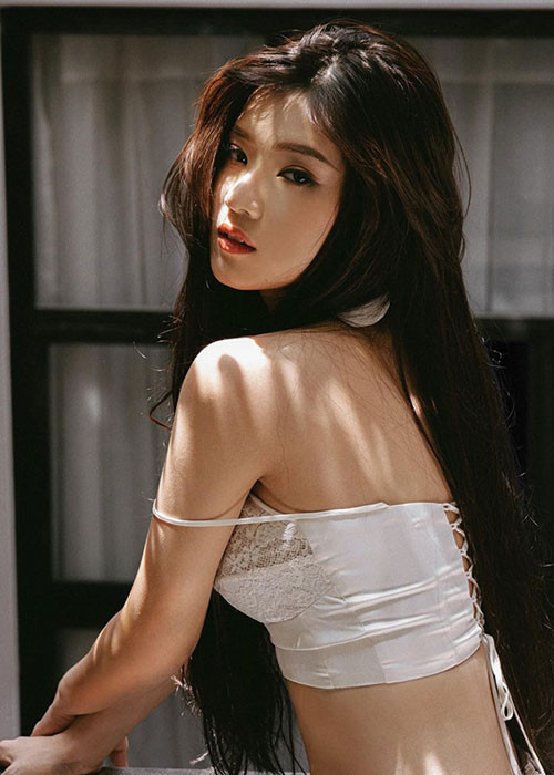 Nữ diễn viên phim "Thất sơn tâm linh" đang theo đuổi sự nghiệp ca hát và diễn xuất.